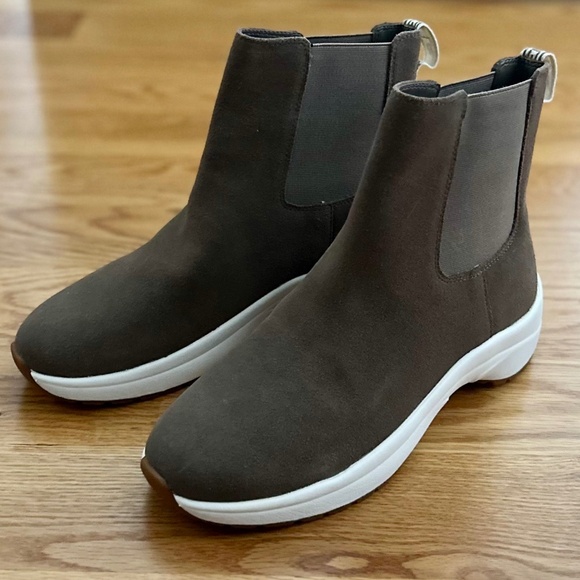 Lauren Ralph Lauren NWT Rylee Suede Slip On Sneaker Boot (8) - Picture 4 of 16
